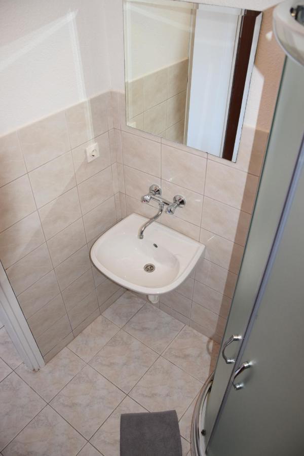 Apartment Bogdan 2 Povljana Exterior foto